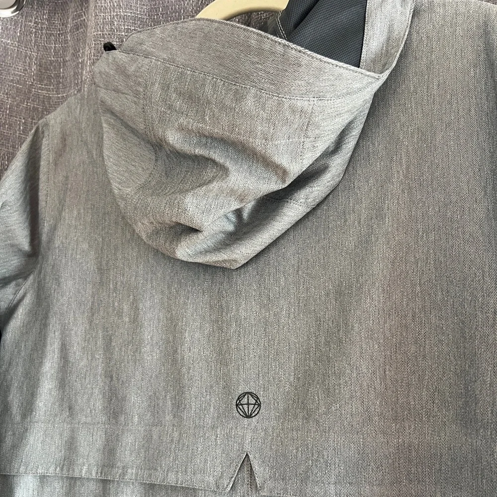 Mondetta brand tailored gray hooded women's zippered raincoat - size Large - Picture 11 of 16